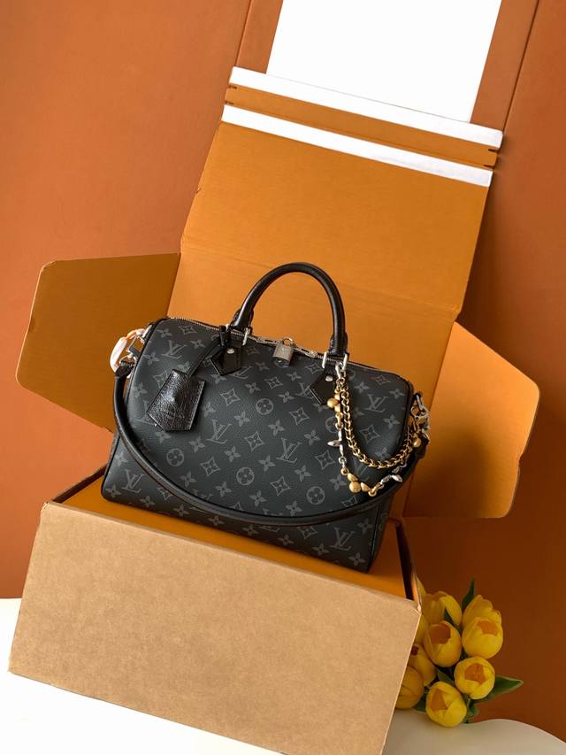 Premium All-Steel Imported Leather M 2 This Speedy Soft 30 handbag is from the L