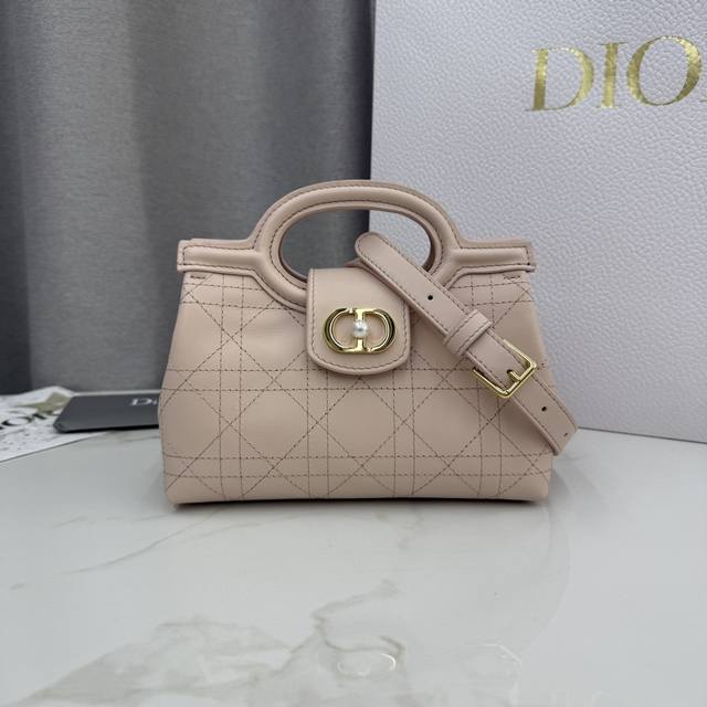 Top-quality replica of the Dior Jolie Top Handle mini chain handbag, a new piece
