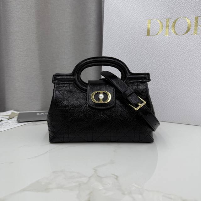 Top-quality replica of the Dior Jolie Top Handle mini chain handbag, a new piece