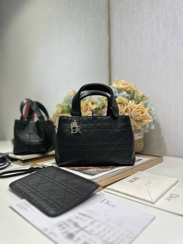 Top-quality replica Dior Toujours handbag (small black goat's eye leather). This