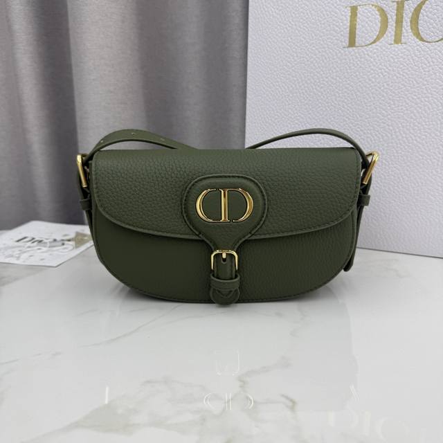 Top-tier replica of this Dior Bobby East-West handbag, a new addition to the 202