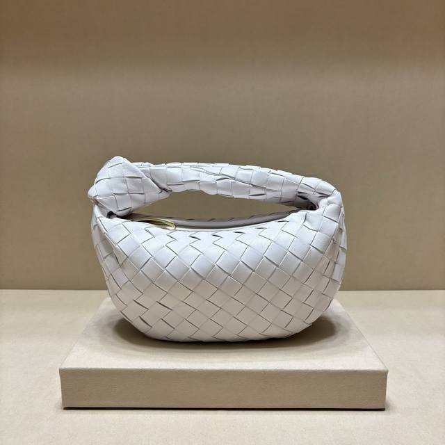 Authentic Model 80 New Woven Knot Hobo Bag. Made of original lambskin, the leath