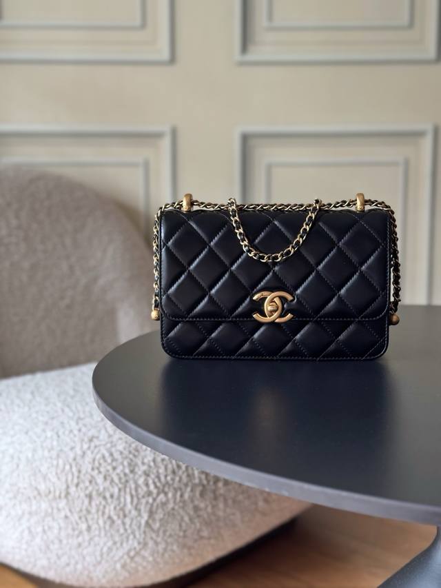 Chanel's early autumn new double gold bead WOC has arrived! From the M