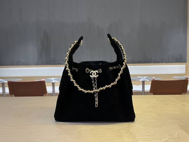 As5293 25K Bag, a vintage-style frosted leather bucket bag with a gold coin butt