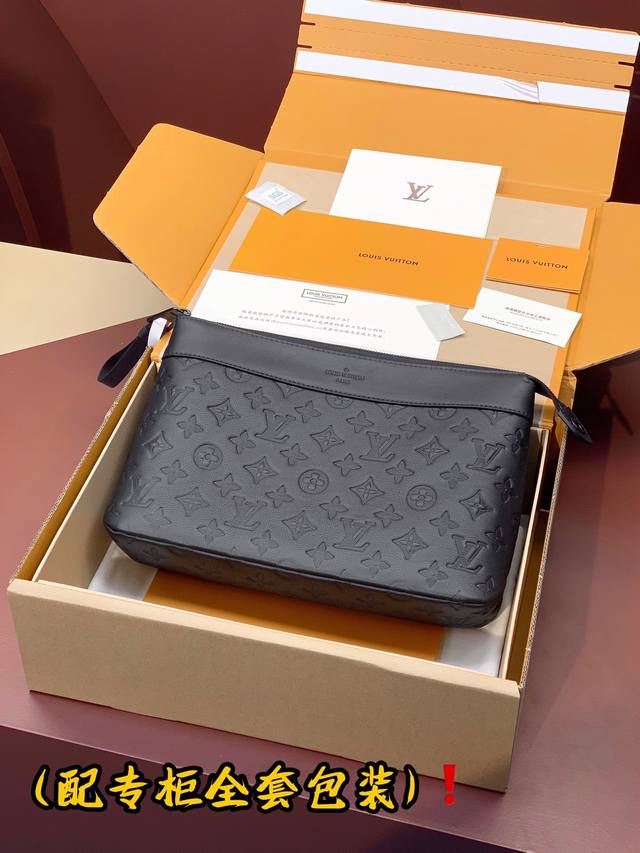 Original leather, with picture packaging. Upgraded version M82545 with embossed