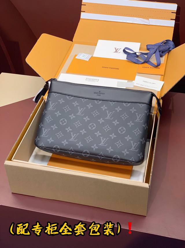 Original leather, with picture packaging. upgraded version M82545 black floral!