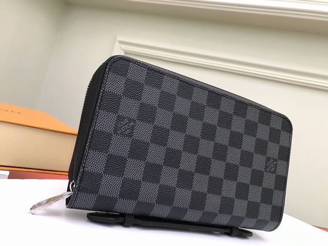 Authentic Top-Tier Original N41503 Black Checkered Zippy XL - A small pouch that