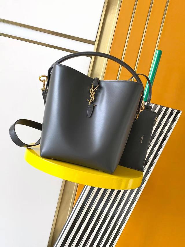 Authentic original leather Le 5A7 series new model, super stylish bucket bag wit