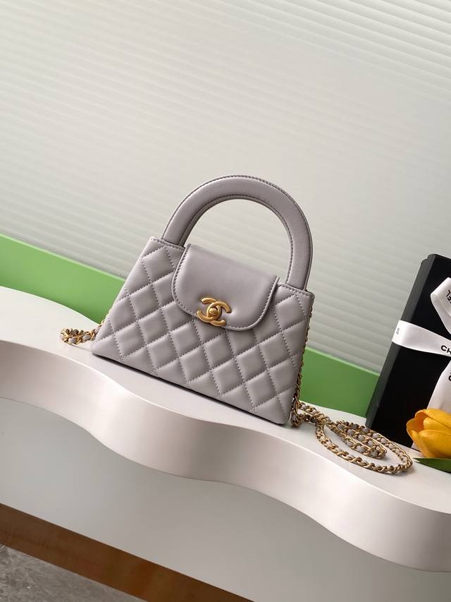 25C Kelly Lambskin Bag. Fashion is cyclical; the highly sought-after vintage Kel