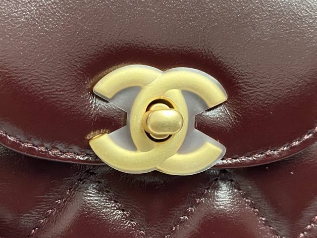 Chane1 24K Kelly Fall/Winter runway hot item is here! Imported original leather!