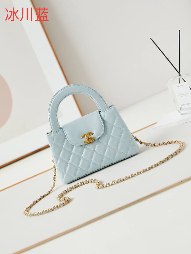 23K Kelly Handle Bag Fashion is cyclical; the highly sought-after vintage Kelly