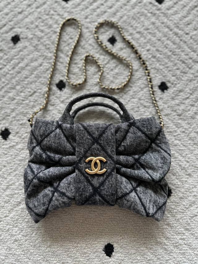 Brand: Chanel Model: 5849 Description: Original quality, a classic piece, at the