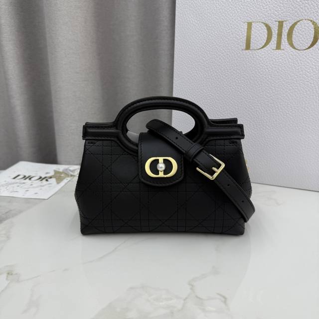 This Dior Jolie Top Handle mini chain handbag is a new addition to the 2026 Earl