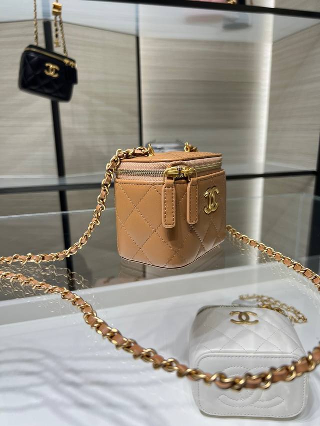 Ohanel 25B New Makeup Box Bag with Double C Buckle and Adjustable Chain (Ddd) Im