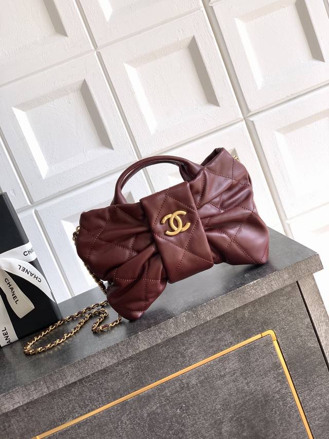 Top-quality original single-piece burgundy Ohanel bow bag is now available! Desi