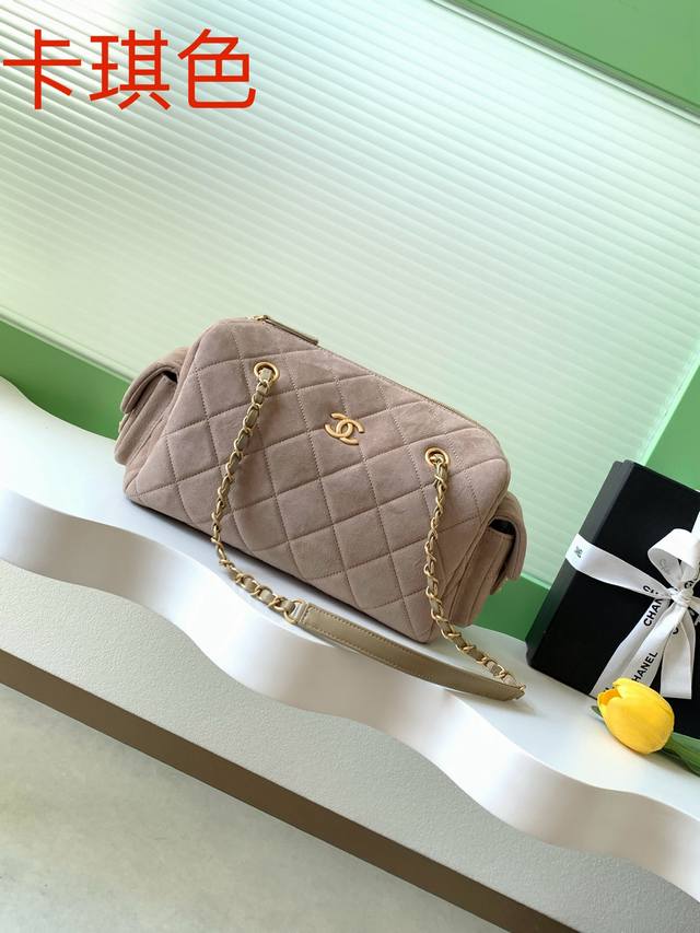 Top-quality replica Chanel 25K suede bowling bag. The bowling bag with brushed h