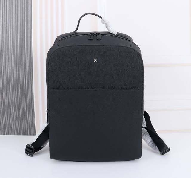 New Backpack Model: Mb156757# Black, made with top-grain cowhide leather, exclus