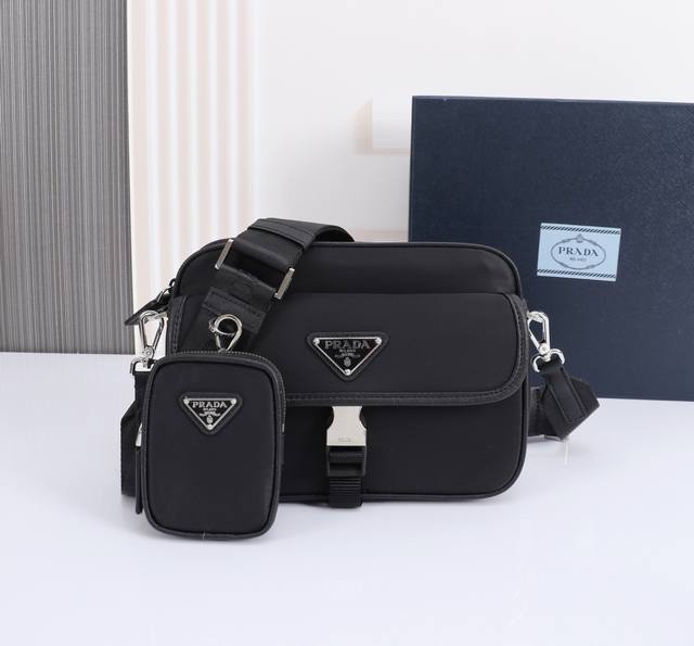 New Messenger Bag 2Vh133B This crossbody bag is made of imported nylon fabric, t