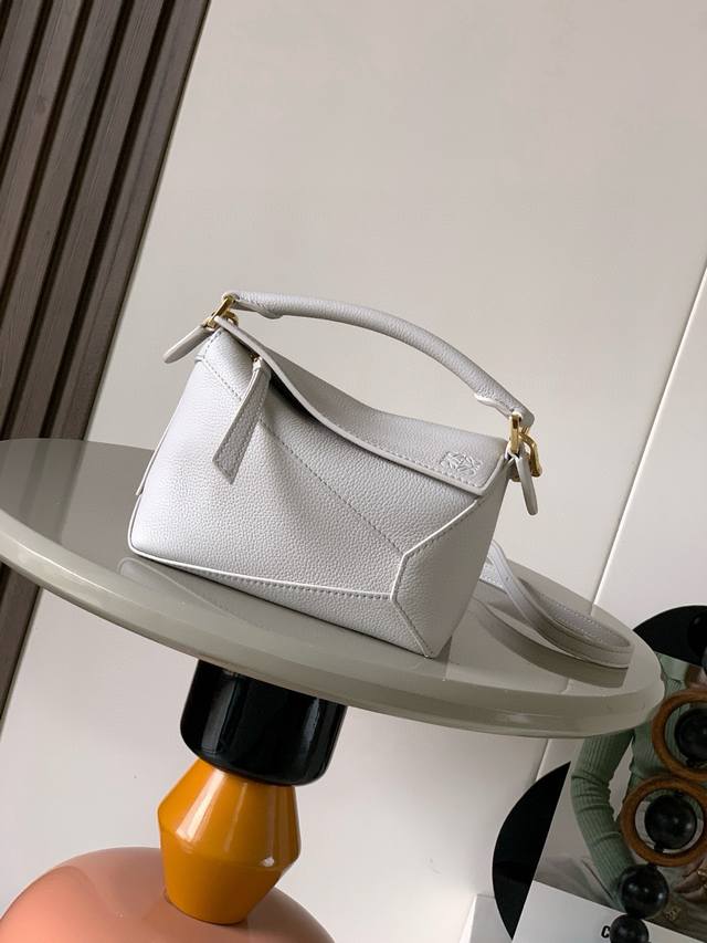 Hot-selling new version geometric bag, mini 18cm, original imported lychee-textu