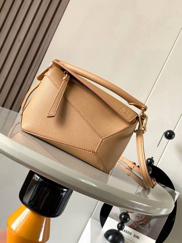 Hot-selling new version geometric bag, mini 18cm, original imported Nappa calfsk
