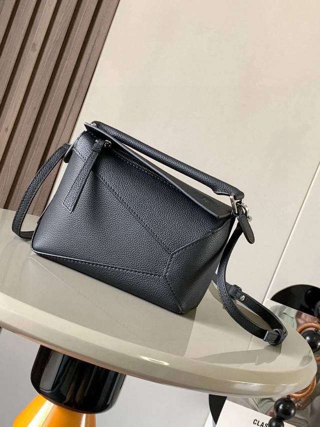Hot-selling new version geometric bag, mini 18cm, original imported Nappa calfsk