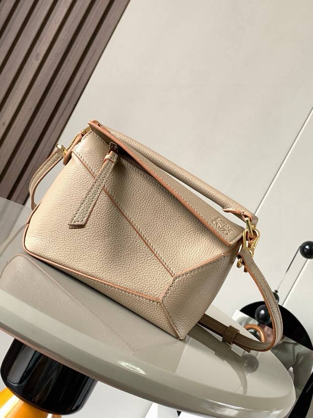 Hot-selling new version geometric bag, mini 18cm, original imported Nappa calfsk