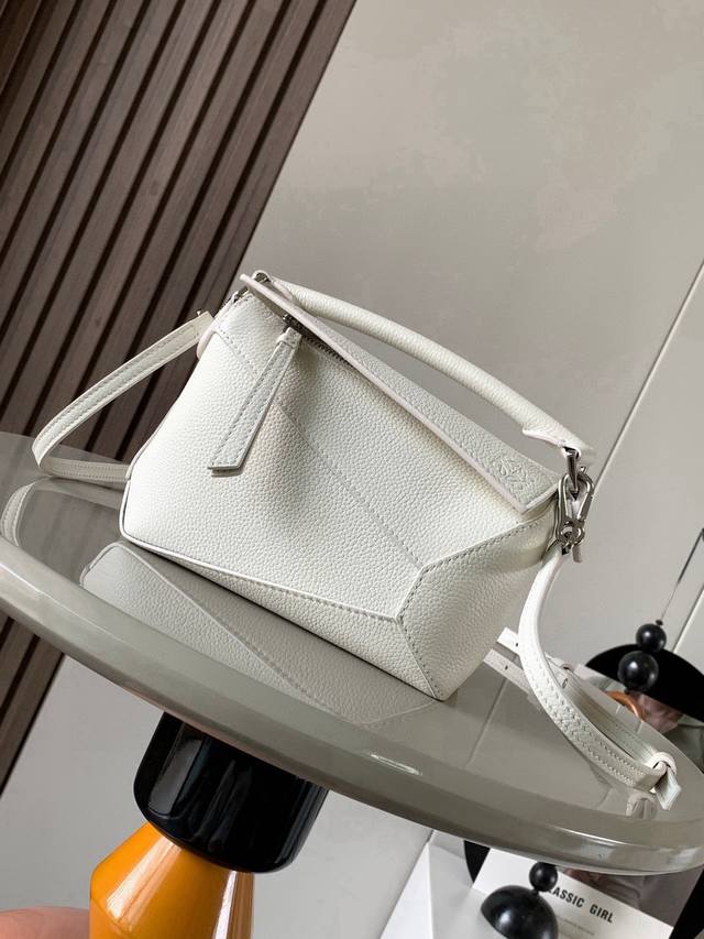 Hot-selling new version geometric bag, mini 18cm, original imported Nappa calfsk