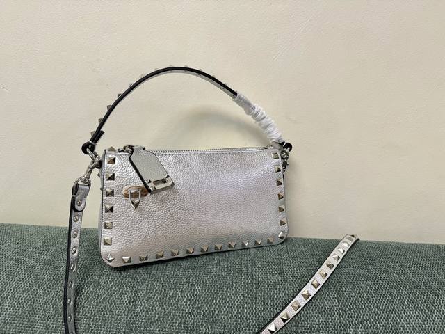 Vt New Compact Crossbody Bag Model: 5500 Size: 19X13X7Cm Valentino Garavani Rock