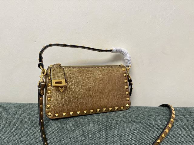 Vt New Small Handbag Model: 5500 Size: 19X13X7Cm Valentino Garavani Rockstud Sma