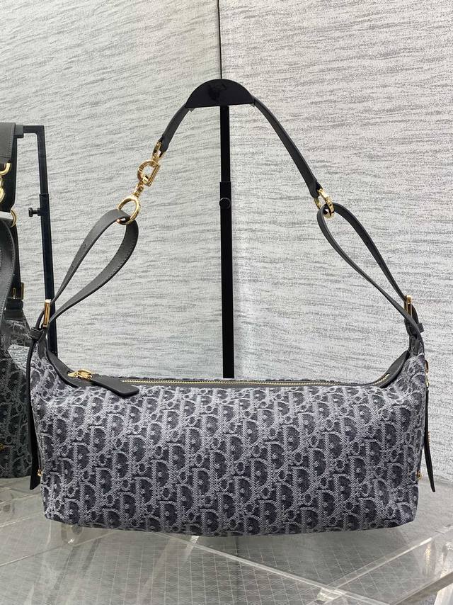 Top-quality original medium-sized Hobo bag in stock. Journey series medium-sized