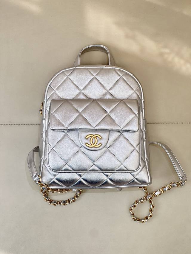 Chanel: Backpack, 25K small backpack capacity, in stock. A small backpack that c