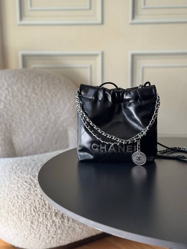 22Cc Spring/Summer Hottest 22 Bag Classic Timeless Trash Bag! Ddd's hottest and