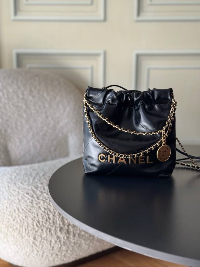 22Cc Spring/Summer Hottest 22 Bag Classic Timeless Trash Bag! Ddd's hottest and