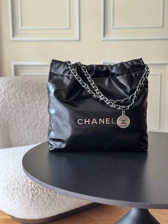 22Cc Spring/Summer Hottest 22 Bag Classic Timeless Trash Bag! This season's hott