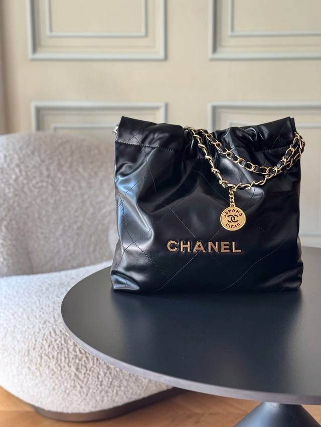 22Cc Spring/Summer Hottest 22 Bag Classic Timeless Trash Bag! This season's hott