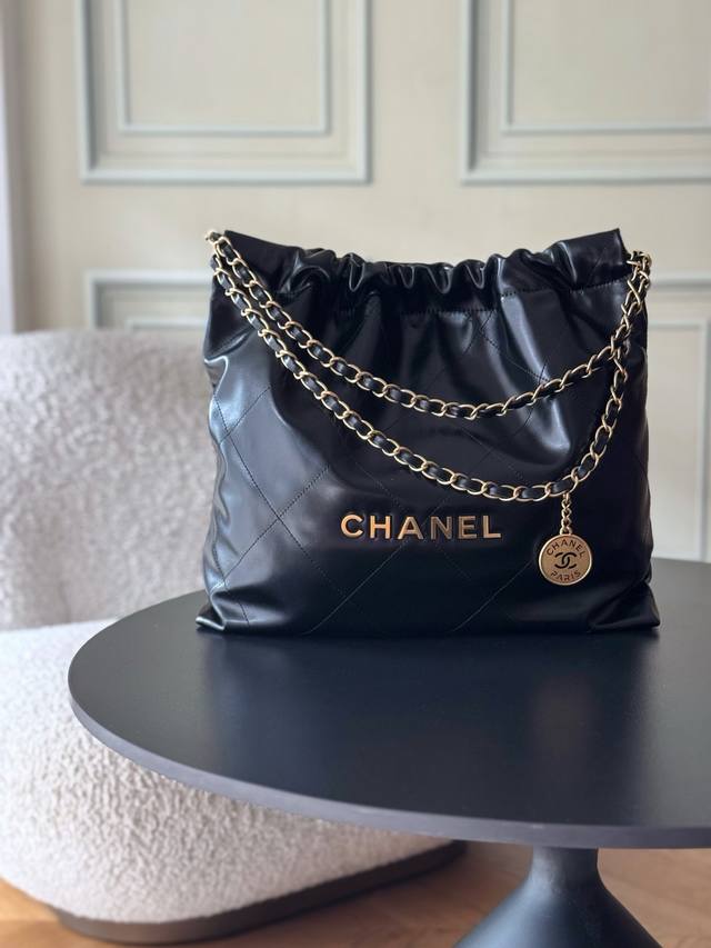 22Cc Spring/Summer Hottest 22 Bag Classic Timeless Trash Bag! This season's hott