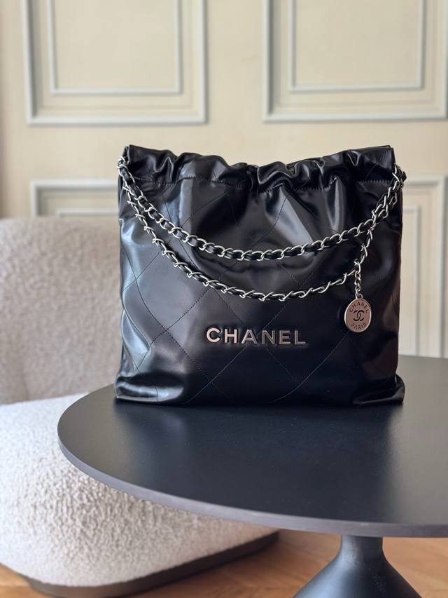 22Cc Spring/Summer Hottest 22 Bag Classic Timeless Trash Bag! This season's hott