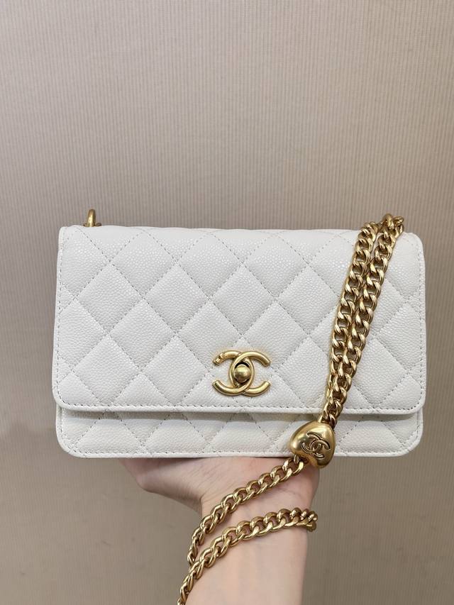 Although many brands have launched WOC (Wallet on Chain) bags, Chanel's WOC is t