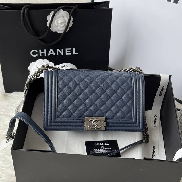 Le Boy Series 25cm Cowhide Leather Item No.: 67086 Size: 25cm*15cm*9cm Made of f