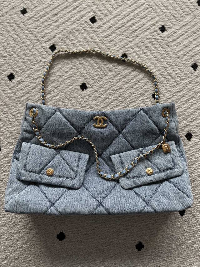 Brand: Chanel Model: 5740 Description: Original quality, a classic piece, at the