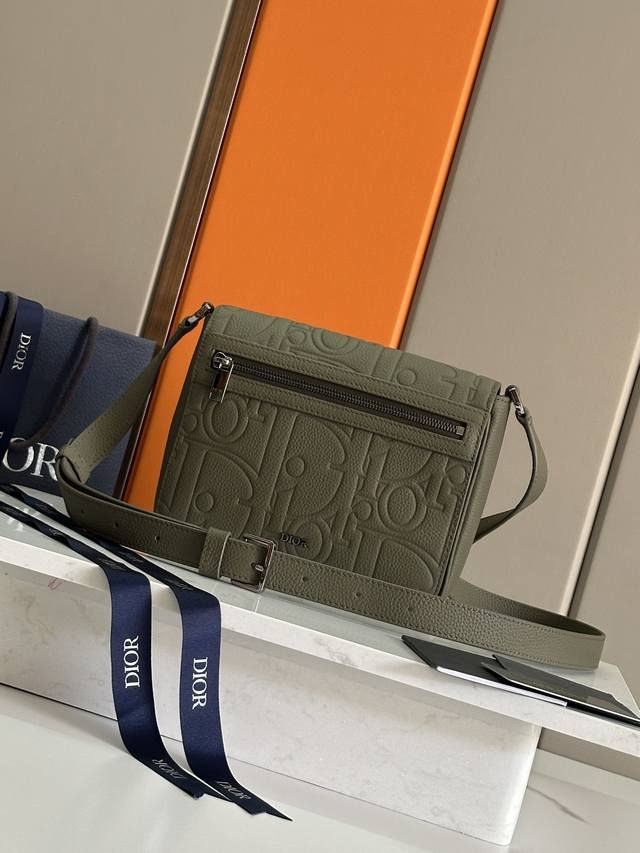 Authentic Dior Messenger Bag, Top-Tier Original, is a new addition to the Fall 2