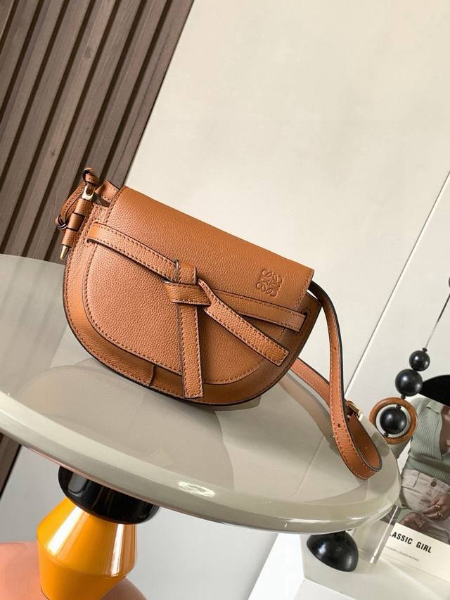 Original Leather Popular Mini 21cm New Saddle Bag Gate Duel Handbag. This bag gi