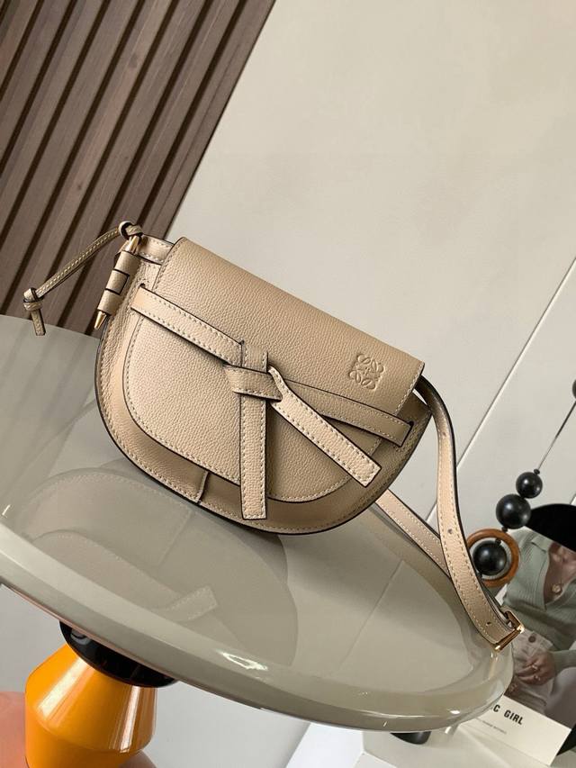 Original Leather Popular Mini 21cm New Saddle Bag Gate Duel Handbag. This bag gi