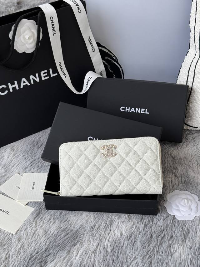 Chanel zippered long wallet arrived! Made of cowhide with a new Luogo design, fe