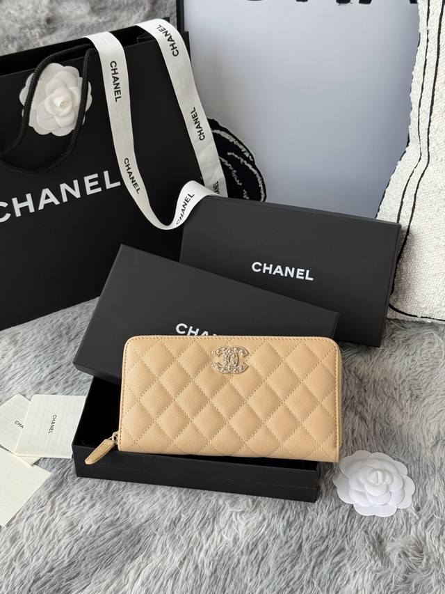 Chanel zippered long wallet arrived! Made of cowhide with a new Luogo design, fe
