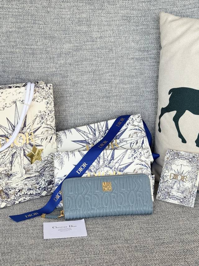 Authentic Miss Dior Freesia Quilted Lambskin Zipper Bag, Item No.: S 4Ubtk_M05N,