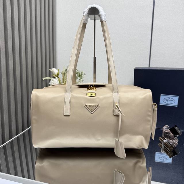 Authentic Top-Tier Original New Large Handbag 1Bb135 Arrived! This recycled nylo