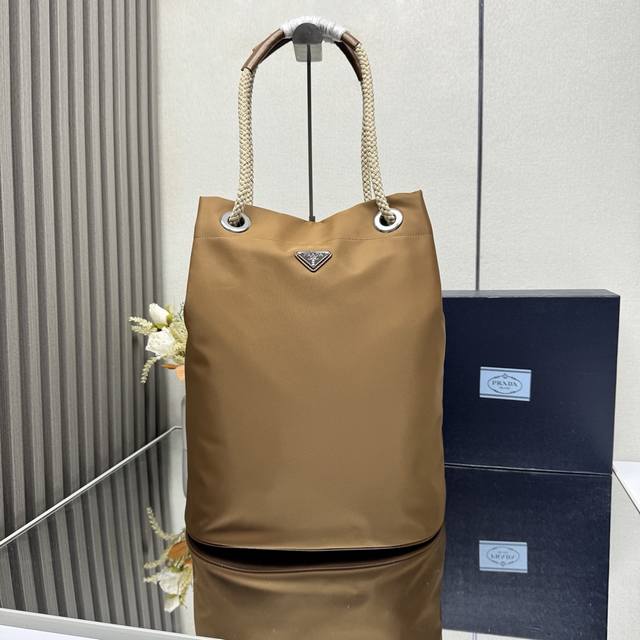 Authentic Top-Tier Original New Men's Bucket Bag, Large Size 2Vg133, Runway Styl