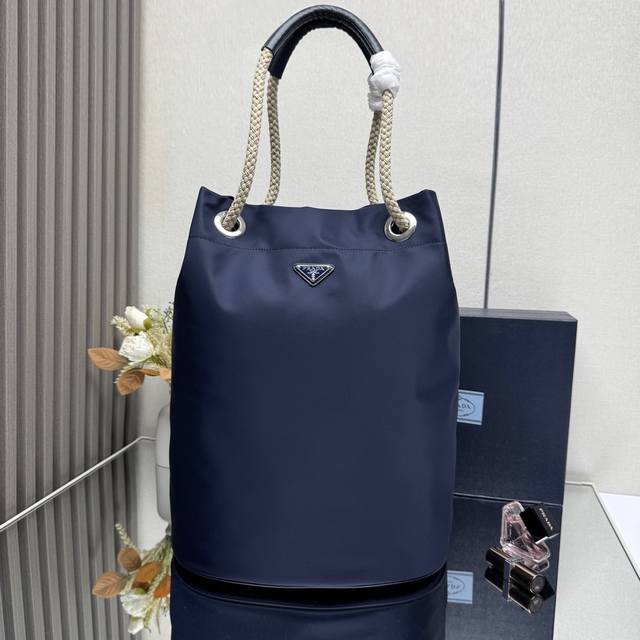 Authentic Top-Tier Original New Men's Bucket Bag, Large Size 2Vg133, Runway Styl