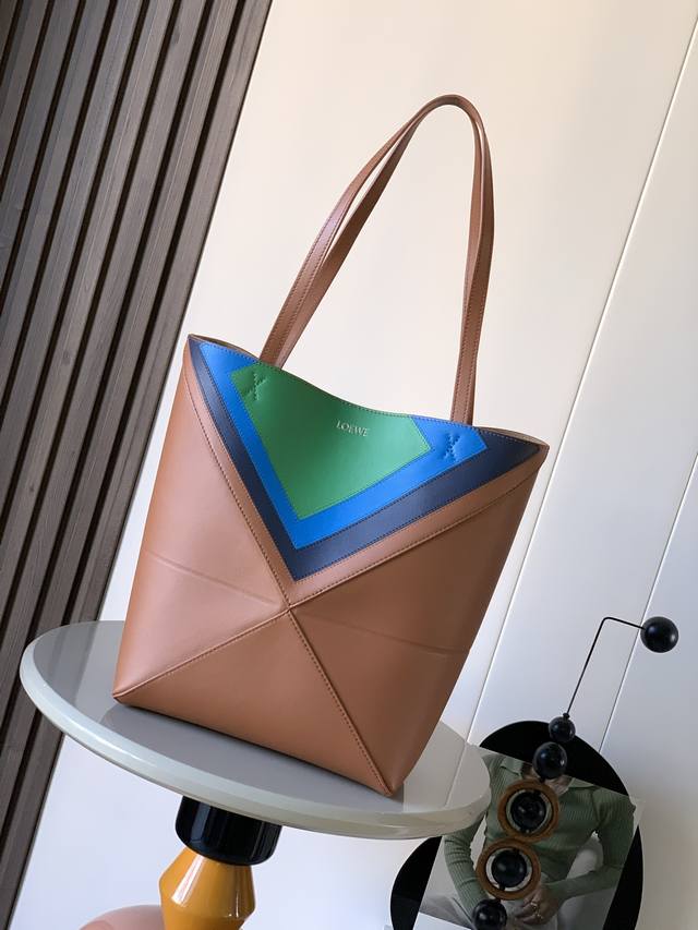 Original Leather Puzzle Fold Handbag (Medium Size) The Puzzle Fold features a li